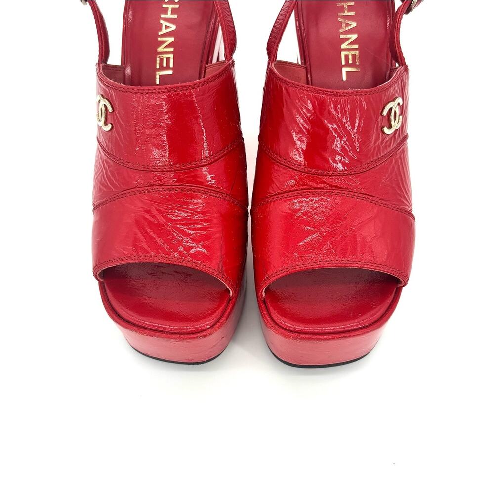 Chanel Interlocking CC Crumpled Patent Lambskin Red Platform Sandals 37 - Picture 7 of 11